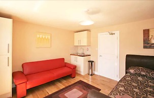 Central Studios Gloucester Road by Rooms Booked - Free Parking