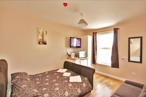 Central Studios Gloucester Road by Rooms Booked - Free Parking