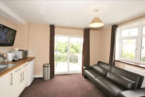 Central Studios Gloucester Road by Rooms Booked - Free Parking