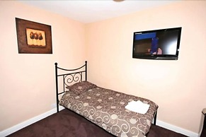 Central Studios Gloucester Road by Rooms Booked - Free Parking