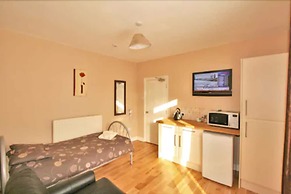 Central Studios Gloucester Road by Rooms Booked - Free Parking