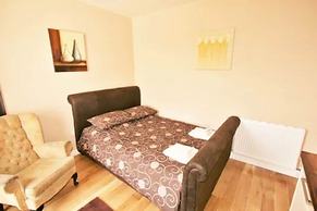 Central Studios Gloucester Road by Rooms Booked - Free Parking
