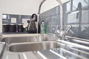 No 40, 5 beds, sleeps 7