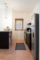 Renovated Apt.Walk to Marley Museum