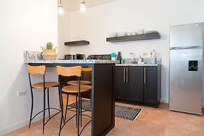 Renovated Apt.Walk to Marley Museum