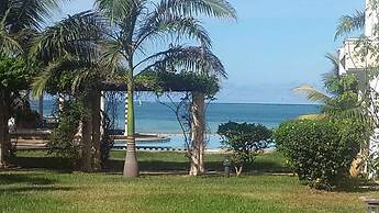 Almasi Oceanfront Apartment