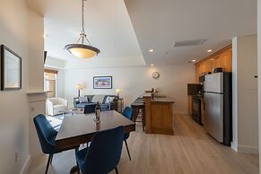 Sundial Lodge by Canyons Village Rentals