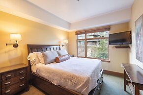 Sundial Lodge by Canyons Village Rentals