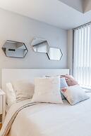 AOC Suites - Heart of Downtown  Condo
