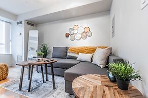 AOC Suites - Heart of Downtown  Condo