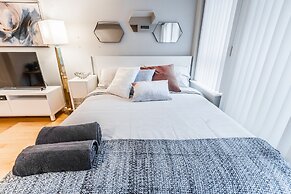 AOC Suites - Heart of Downtown  Condo