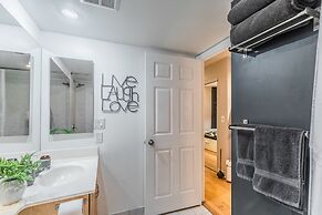 AOC Suites - Heart of Downtown  Condo