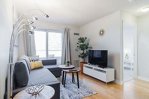 AOC Suites - Heart of Downtown  Condo