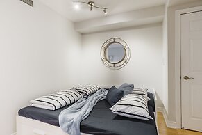 AOC Suites - Heart of Downtown  Condo