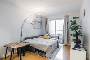 AOC Suites - Heart of Downtown  Condo