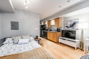 AOC Suites - Heart of Downtown  Condo