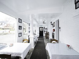 Serene Niagara Inn
