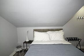 Serene Niagara Inn