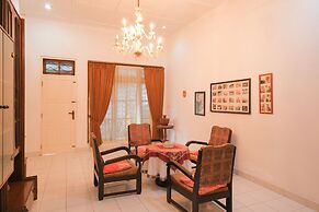 OYO 244 Griya Cemara Homestay