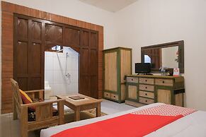 OYO 244 Griya Cemara Homestay