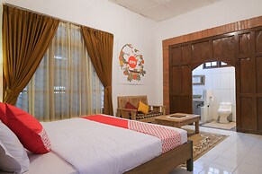 OYO 244 Griya Cemara Homestay