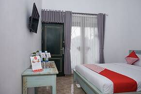 OYO 244 Griya Cemara Homestay