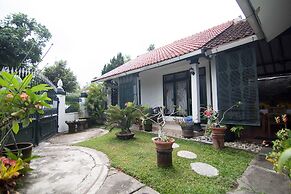 OYO 244 Griya Cemara Homestay
