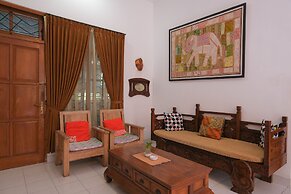 OYO 244 Griya Cemara Homestay