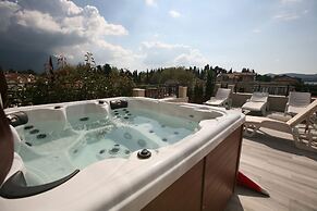 Villa Royal Apartments