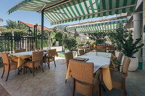 Villa Royal Apartments