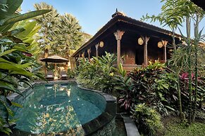 Kawan Antique Ubud Villa