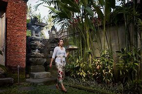 Kawan Antique Ubud Villa