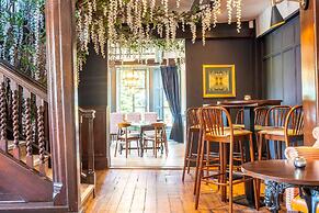 Hartford Hall on School Lane