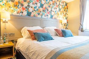 Hartford Hall on School Lane