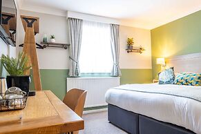 Hartford Hall on School Lane