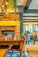 Hartford Hall on School Lane