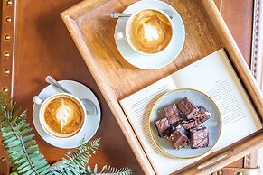 Hartford Hall on School Lane