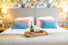 Hartford Hall on School Lane