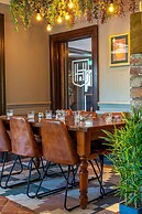 Hartford Hall on School Lane