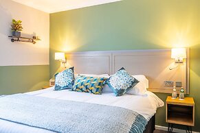 Hartford Hall on School Lane