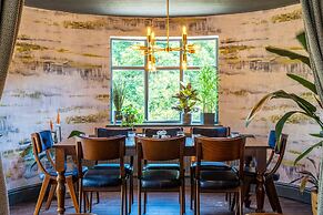 Hartford Hall on School Lane