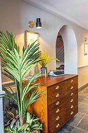 Hartford Hall on School Lane