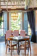 Hartford Hall on School Lane