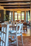 Hartford Hall on School Lane