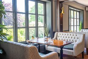 Hartford Hall on School Lane