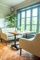 Hartford Hall on School Lane