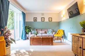 Hartford Hall on School Lane