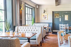 Hartford Hall on School Lane