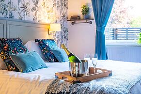 Hartford Hall on School Lane