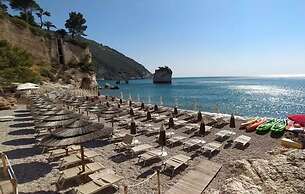 Hotel Baia Dei Faraglioni